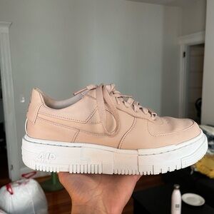 Light pink Nike Air Force 1 💗 Women’s size 7